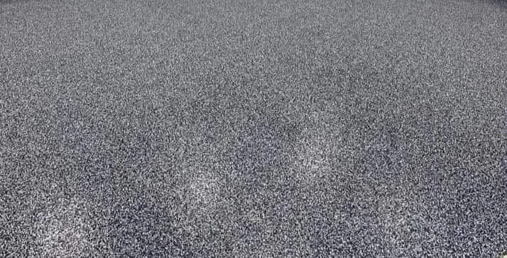 Silver-gray flake epoxy garage floor
